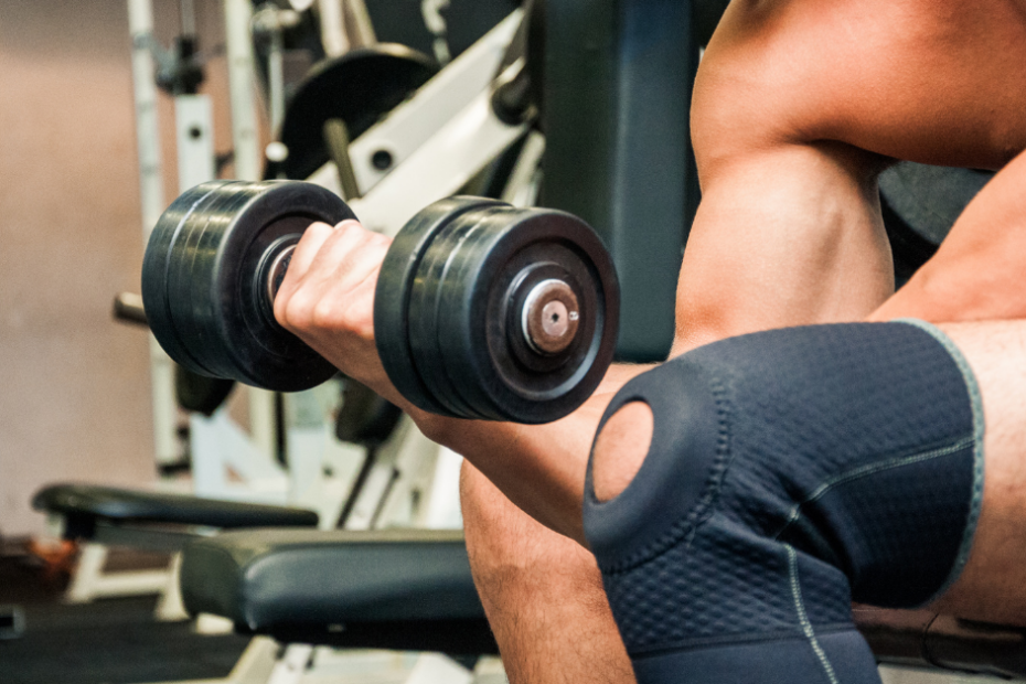 Athlete training with a supportive knee sleeve